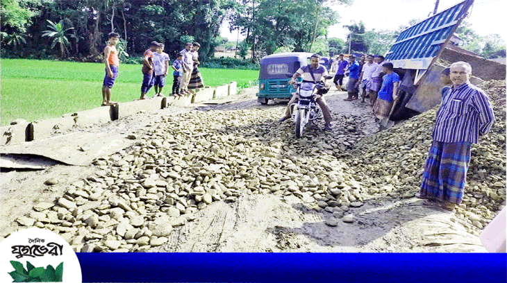 পাথর বাহী ভারী ট্রাক চলাচলে শাহবাগসহ গুরুত্বপূর্ণ সড়কের বেহাল দশা