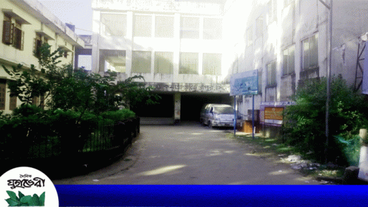 জৈন্তাপুর স্বাস্থ্য কমপ্লেক্সের জরুরী বিভাগে রোগী দেখছেন ব্রাদার’রা