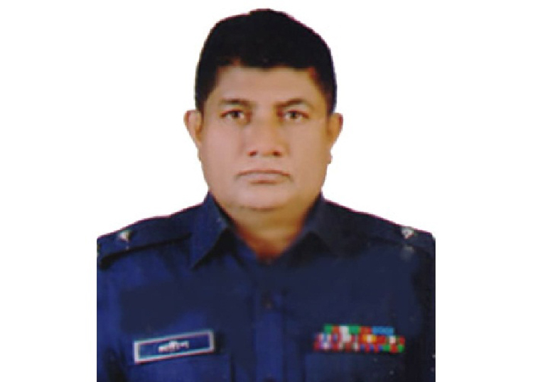 নারী পুলিশের সাথে আপত্তিকর অবস্থায় ধরা, ইন্সপেক্টর ক্লোজড