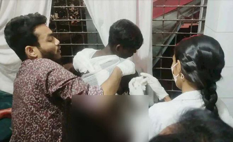 আর্জেন্টিনার হার : দুই পক্ষের সংঘর্ষ : দুই কিশোরকে কুপিয়ে জখম