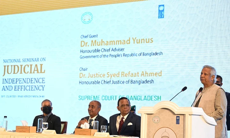 জুলাই শহীদদের ঋণ পরিশোধের একমাত্র উপায় মানবতাবিরোধী অপরাধের বিচার নিশ্চিত করা: প্রধান উপদেষ্টা