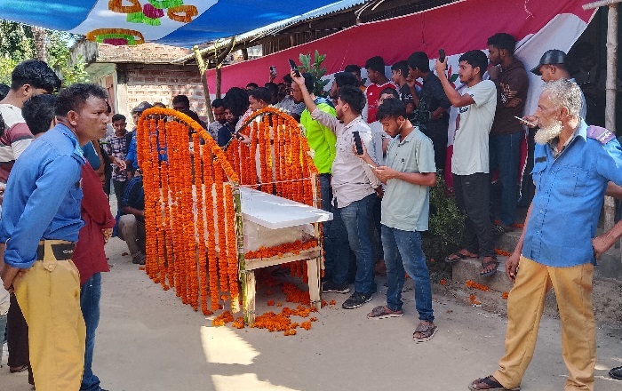 গ্রামের বাড়িতে চিরনিদ্রায় দ্বীপ