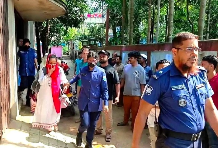 সিলেটে এক বাড়ি থেকে নারী-শিশুসহ ১৪ জন আটক