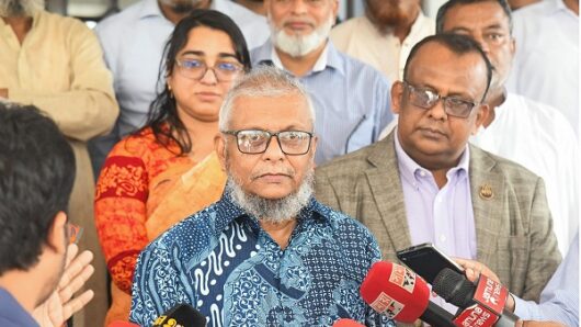 মালয়েশিয়ার শ্রমবাজার খুলে গেছে, জানালেন প্রবাসীকল্যান মন্ত্রী